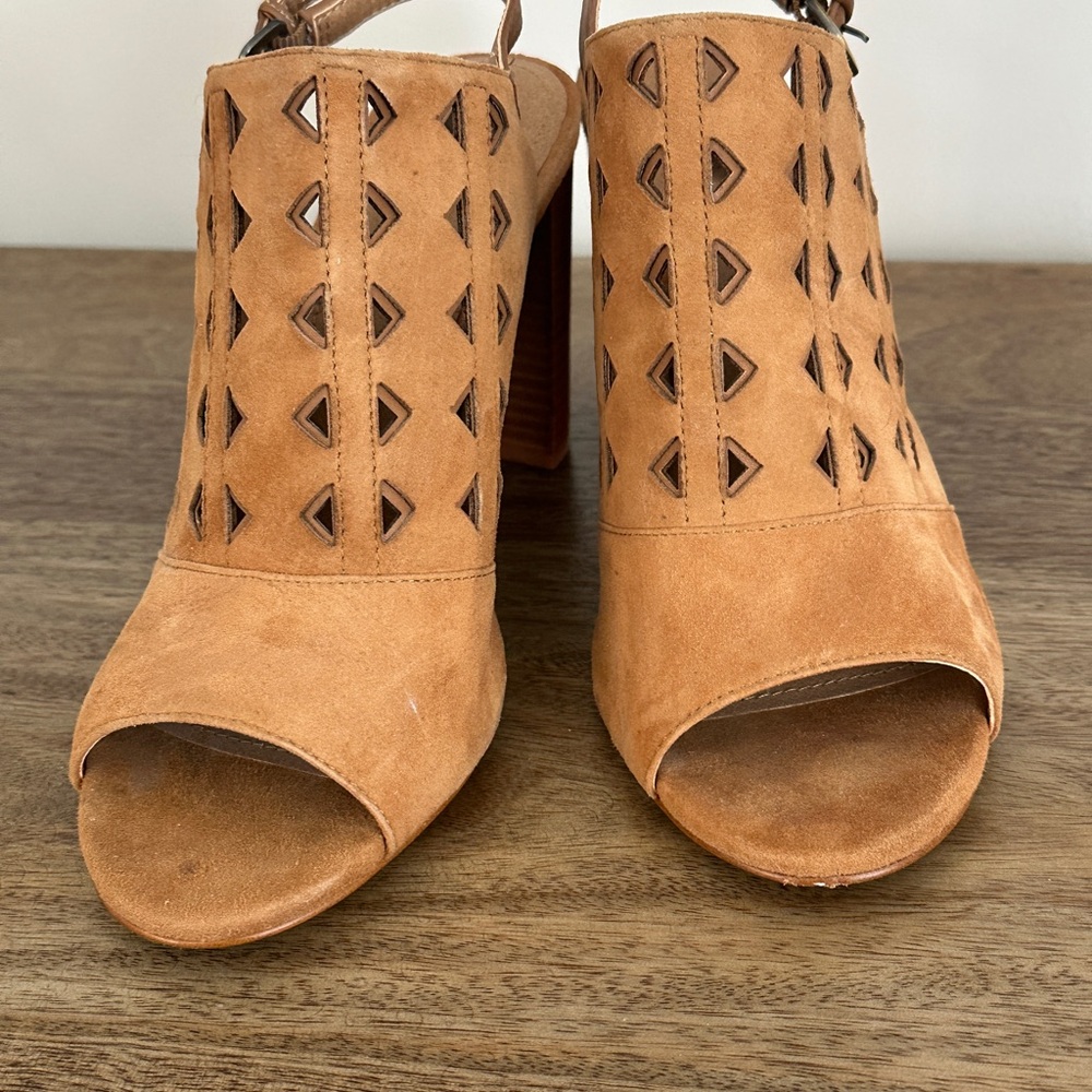 Women's Tan TAHARI Peep-Toe Heels NEVER WORN
